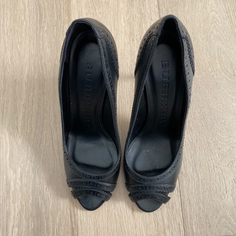Burberry Black Leather Brogue Peep Toe Pumps - Size 40 EU - Retail $475 - Picture 5 of 8